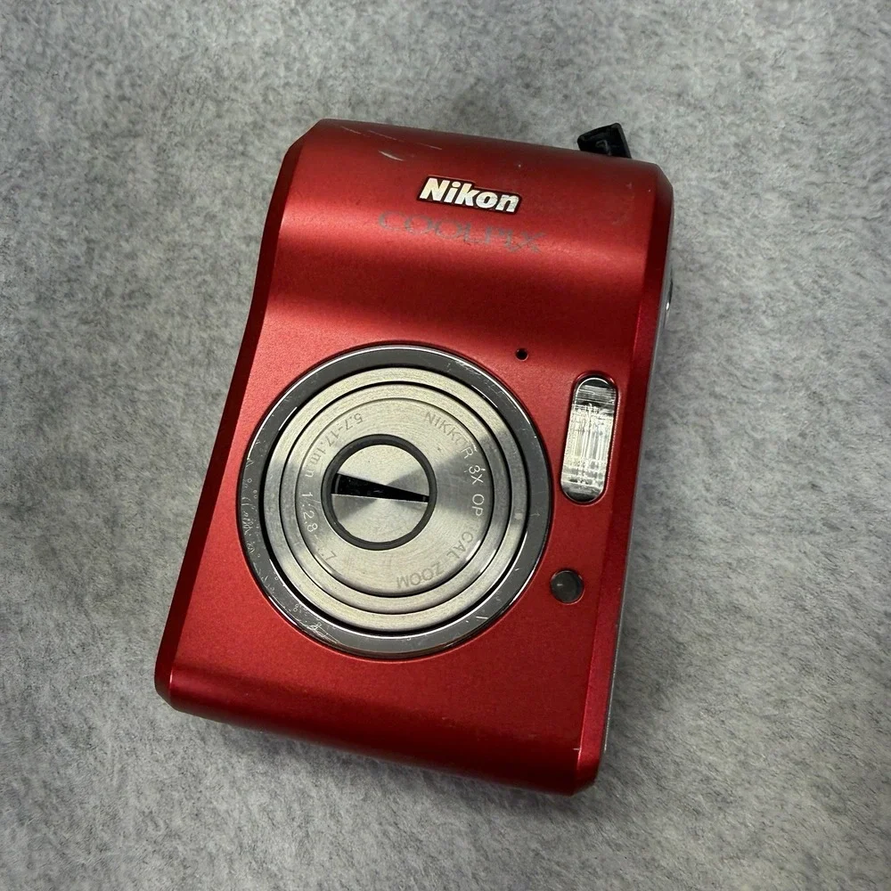 Nikon COOLPIX L18 8.0MP Digital Camera Red For Parts Missing Battery Door